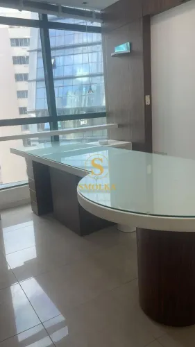 Sala mobiliada para locação com 23,95 m², com uma vaga de garagem, no Centro, Florianópoli