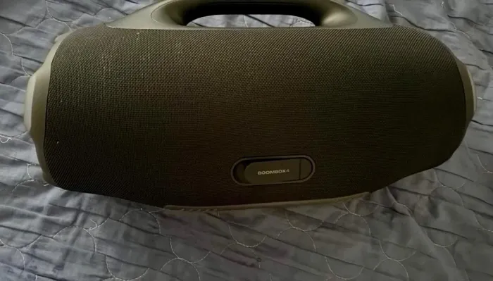 Caixa jbl com 20 dias de uso 