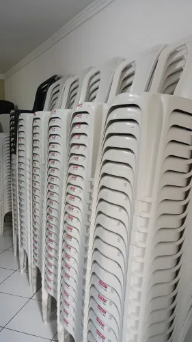 VENDA DE CADEIRAS PLÁSTICAS REFORÇADA (182 kg)