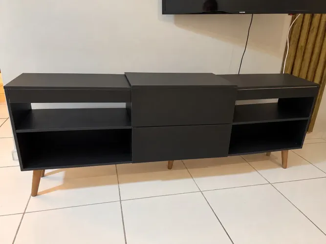 Rack preto sala