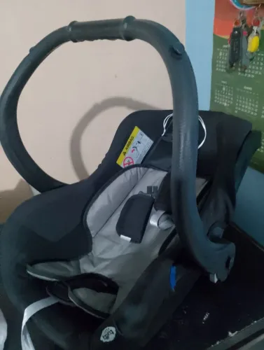 Vendo bebê conforto semi novo pouco uso
