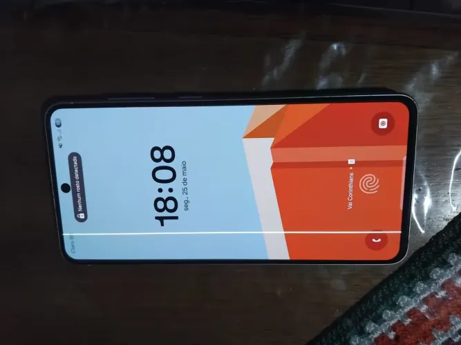 Celular Samsung S21Fe, com detalhe na tela