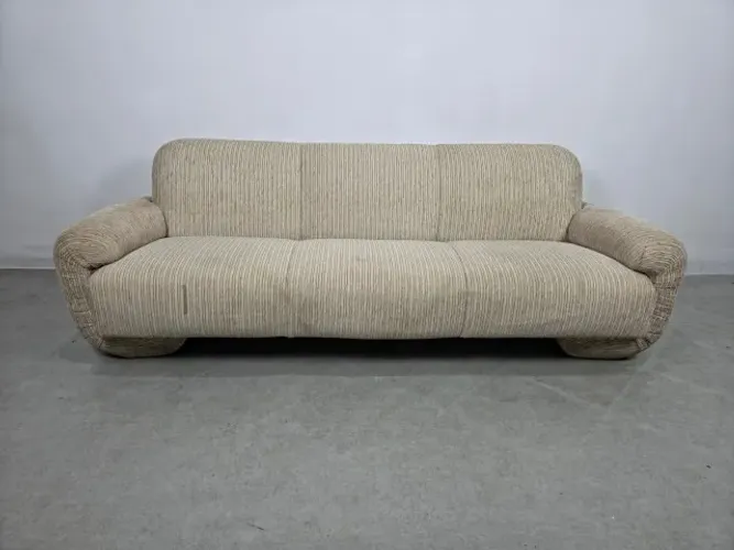 Sofá 3 lugares Década de 70, estilo design Italiano, tecido Chenille e madeira maciça