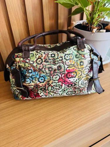 Uma linda bolsa de couro