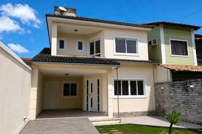 Linda casa com 3 quartos em Piratininga para locação