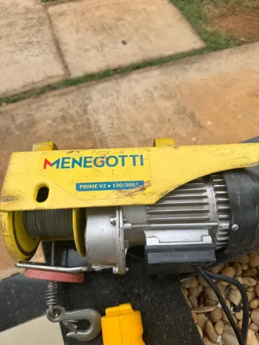 GUINCHO ELÉTRICO DE COLUNA MENEGOTTI PRIME V2 PROFISSIONAL