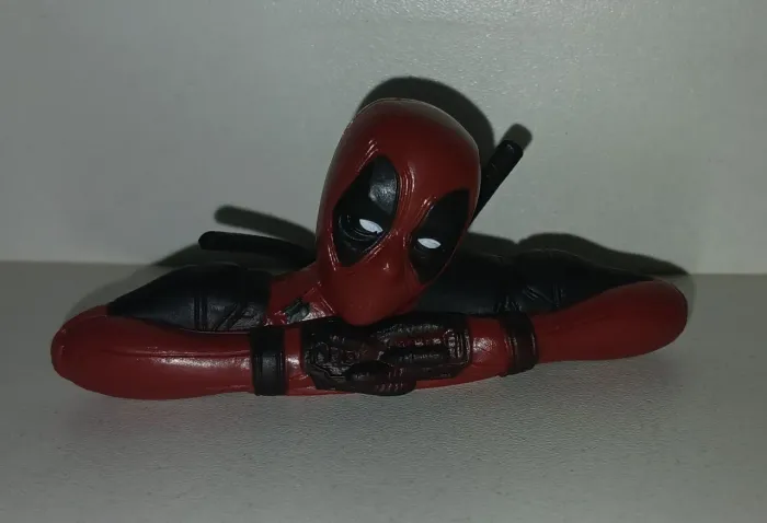 BONECO ACTION FIGURE MINIATURA DEADPOOL METADINHA