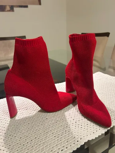 Bota vermelha Schütz