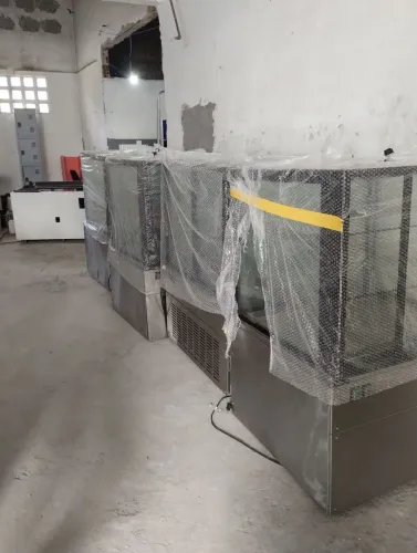 Vitrines refrigeradas e aquecidas de grande porte
