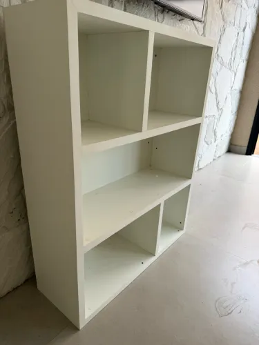 estante livreira de MDF sob medida, com nichos