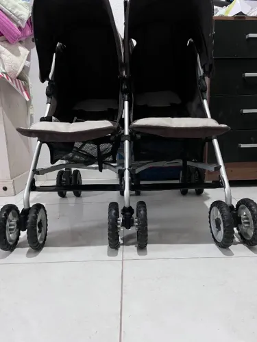 Carrinho bebê gêmeos Burigotto