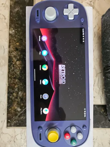 Retroid Pocket 5, com caixa original, grip e doc com entrada para energia