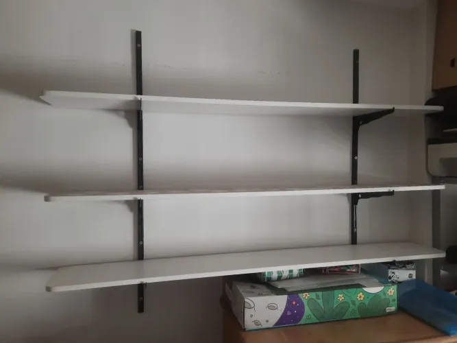 Prateleiras - 3 prateleiras em MDF branco + Suporte (mão francesa)