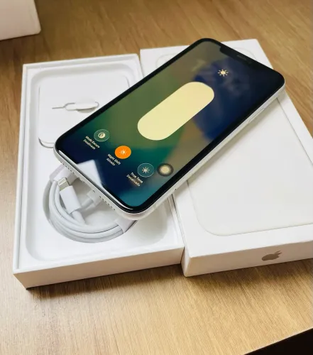 iPhone 11-128gb nunca aberto semi novo