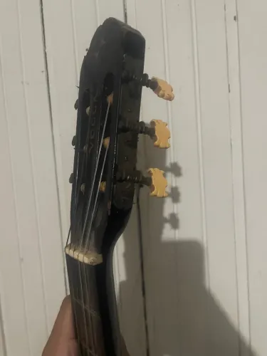 Vende-se violão