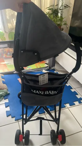 Carrinho de bebê ?guarda-chuva?
