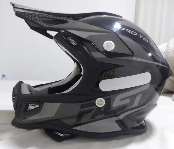 Capacete pro tork tamanho 58 300 reais