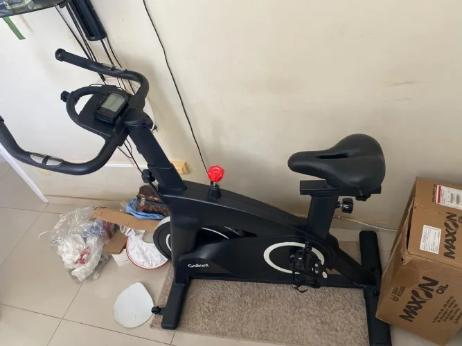 BICICLETA ERGOMÉTRICA PARA EXERCÍCIOS EM CASA