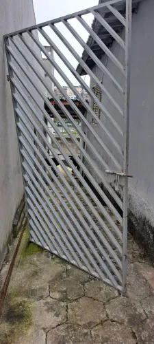 Portão de ferro 2,20m x 1,40m