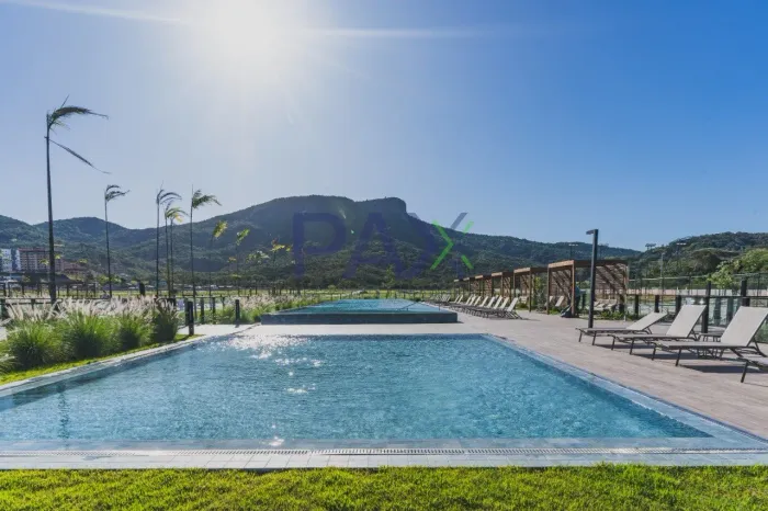 Lote de 683m² com fundo lago à venda no Condomínio Reserva da Pedra