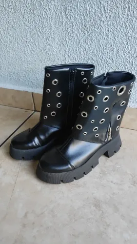 Vendo bota nova 