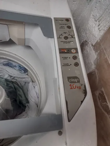 Máquina de lavar com defeito