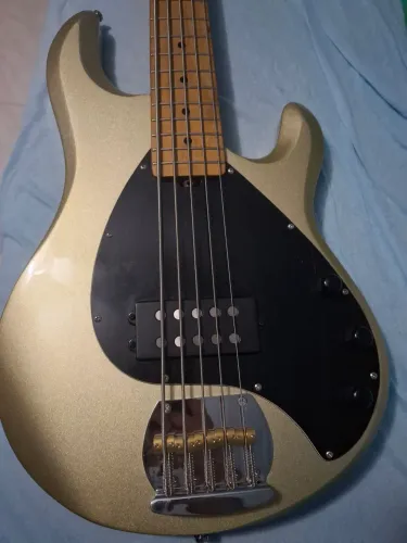 Baixo OLP Music Man 5 cordas (sem trocas)