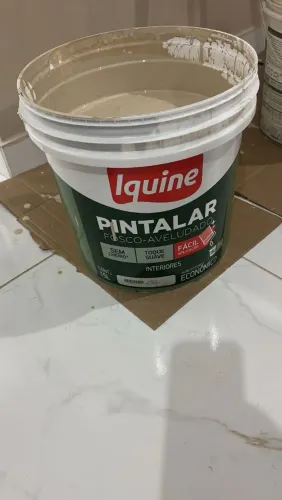 Tinta e parede