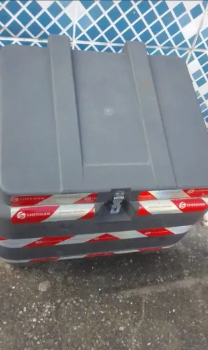 Vende-se 2 baús usados preço a negociar 