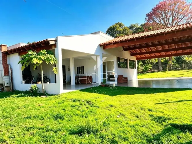 Chácara molhada à venda - 3 quartos - 2 suítes - acesso à água - Alvorada do Sul PR