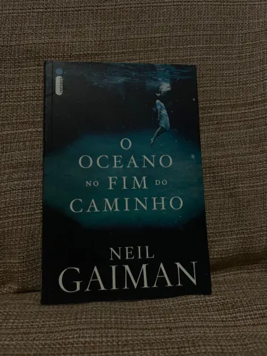 O oceano no fim do caminho - livro Neil Gaiman