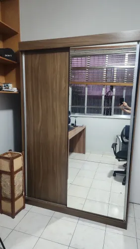Guarda roupa com espelho solteiro 