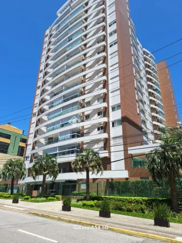 Apartamento mobiliado com 2 suítes para locação no Centro de Florianópolis