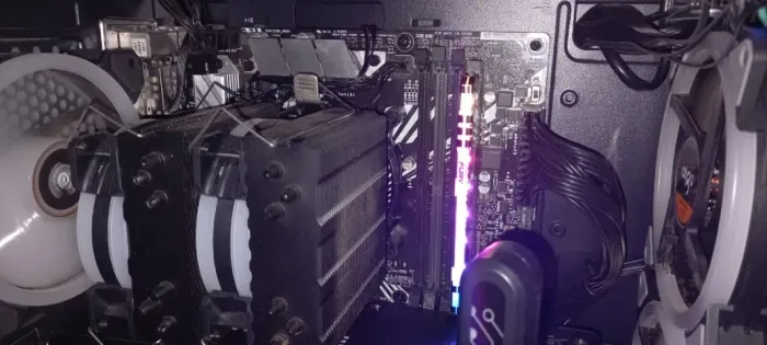 Memória Kingston HyperX FURY Beast RGB 16GB DDR4 2400MHz Desktop