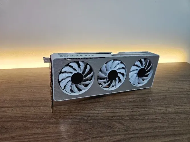 Placa de vídeo RTX 3060 GIGABYTE VISION WHITE 12GB - Usada em Excelente Estado!