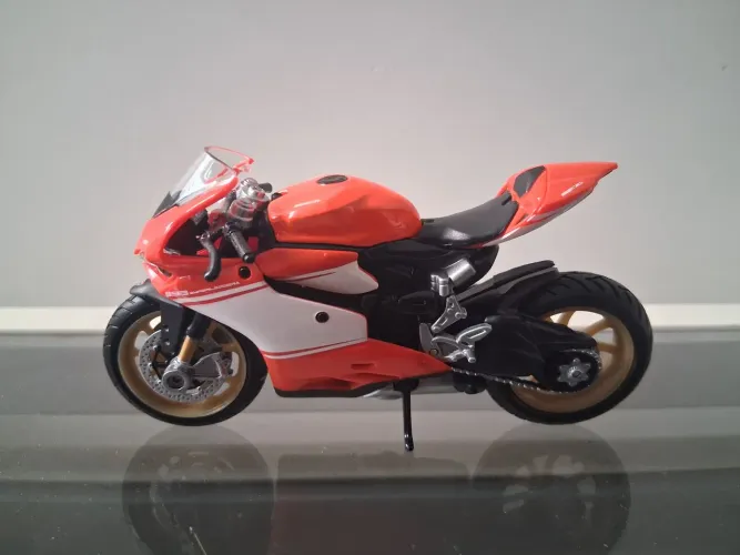 Miniatura Moto Maisto Ducati 1199 Superlegera 2014 Escala 1/18