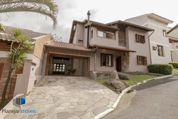 Casa em Condomínio em Cavalhada