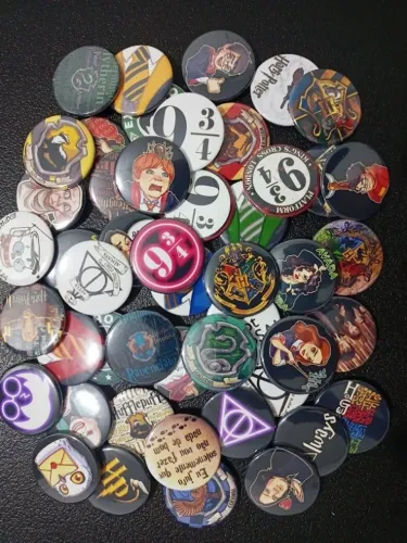 Bottons Broche Harry Potter - Sonserina Grifinória Lufa Corvinal Hogwarts - NerdDog Store