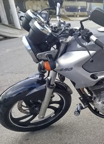 Fazer 250 Prata (2010)