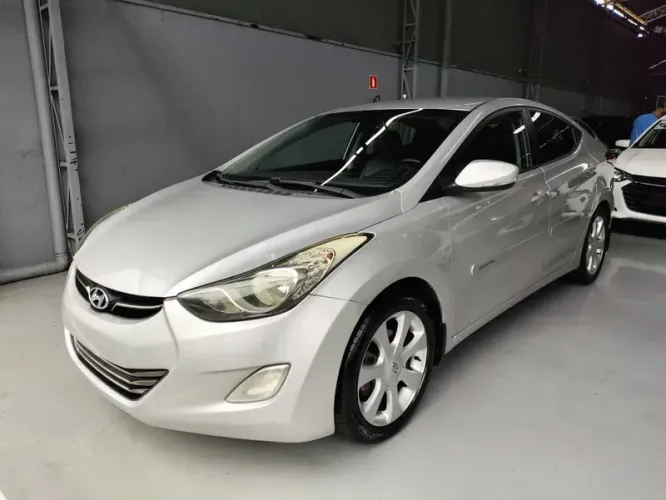 Hyundai Elantra GLS 2.0 16V Aut. 2013