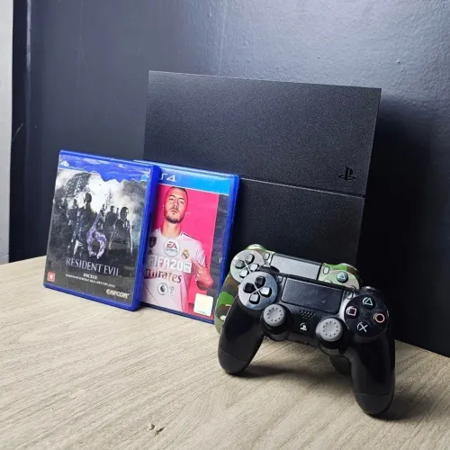 PS4 500GB Muito Conservado + 2 Controles e 2 Jogos