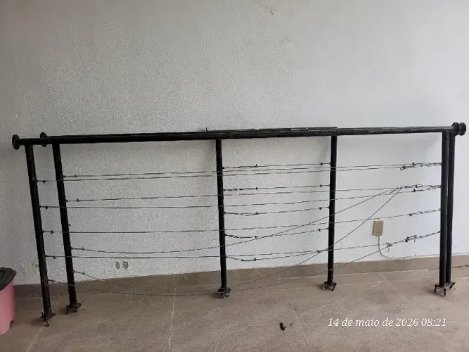 Guarda corpo de ferro e cordas de aço