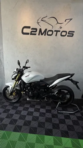 Honda Hornet Branca 2013 