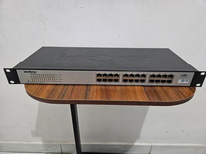 Intelbras Switch Fast Ethernet com QoS - SF 2400 QR