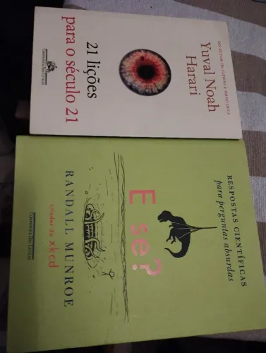 Livros "21 lições para o século 21" e "E se?"