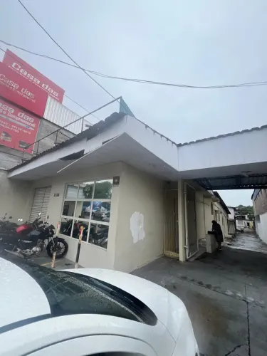 Imóvel 800m² no Centro com vagas de estacionamento