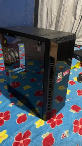 Gabinete com lateral de vidro temperado