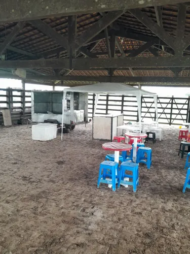 Vende-se Reboque com utensílios pra quem tem interesse pra trabalhar com lanche .