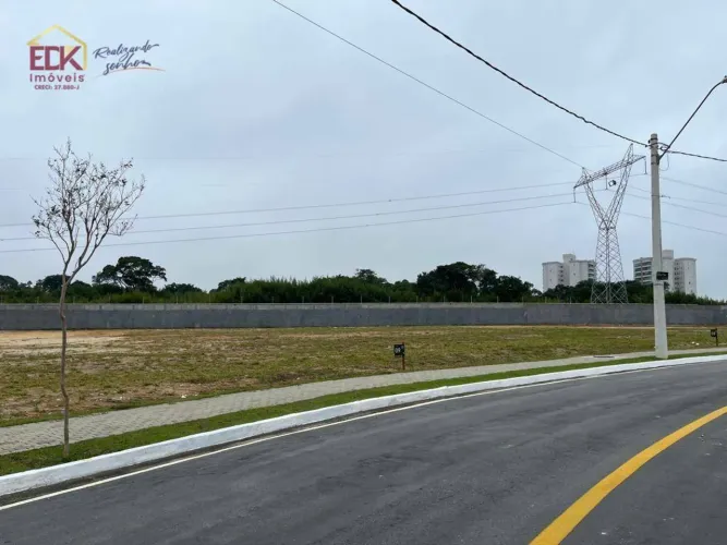 Terreno à venda, 900 m² por R$ 1.803.781,22 - Urbanova - São José dos Campos/SP