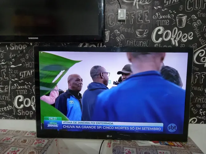 Tv LG 47 polegadas não é smart fonsionado perfeita mente